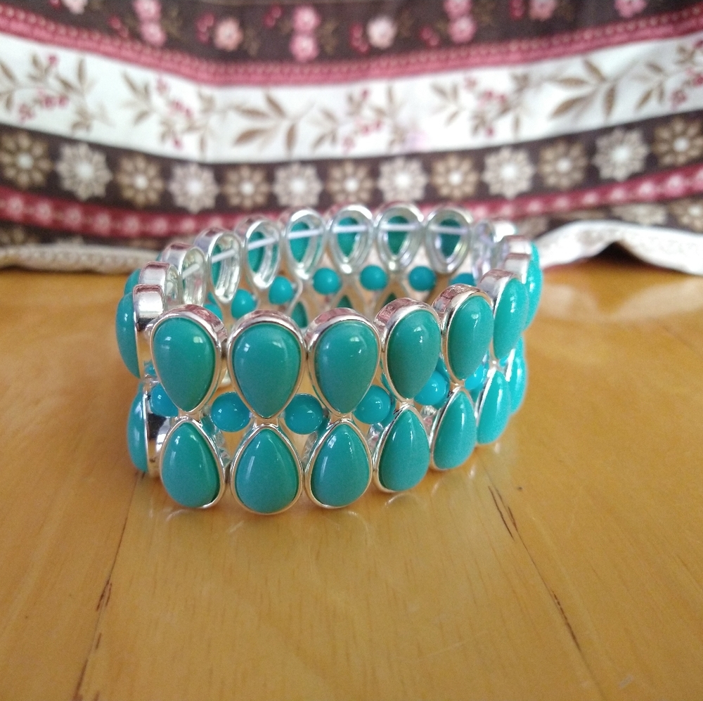 Chunky Turquoise and Silver Beaded Bracelet